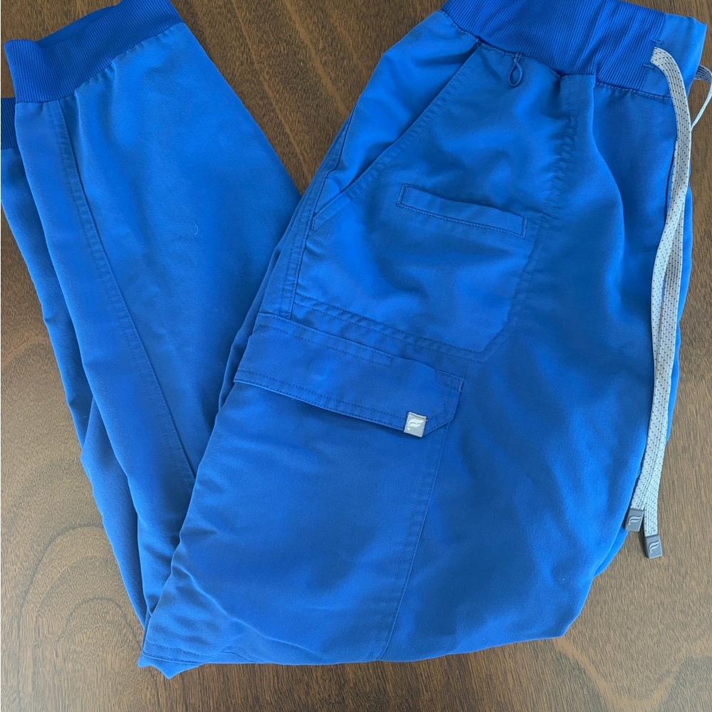 Fabletics Scrub Set L - Picture 2 of 6